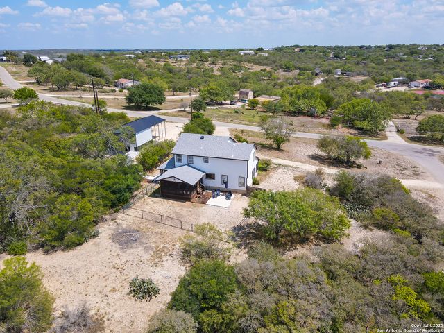 1718 County Road 4511, Hondo, TX 78861