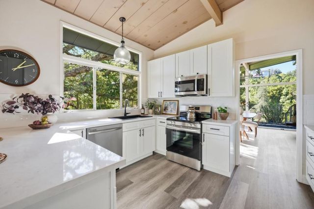 2930 Alexis Drive, Palo Alto, CA 94304