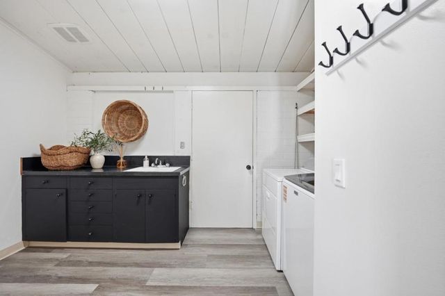 2930 Alexis Drive, Palo Alto, CA 94304