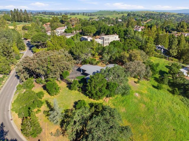 2930 Alexis Drive, Palo Alto, CA 94304