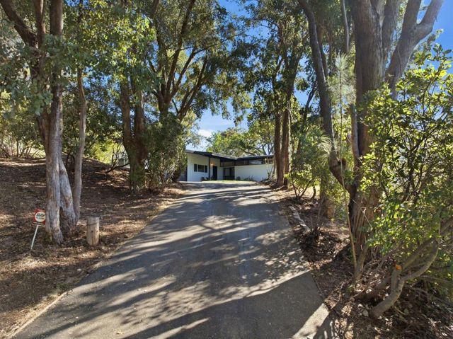 2930 Alexis Drive, Palo Alto, CA 94304