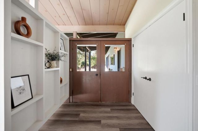 2930 Alexis Drive, Palo Alto, CA 94304