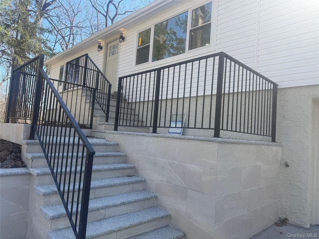 16 SUNSET Drive, Huntington, NY 11743