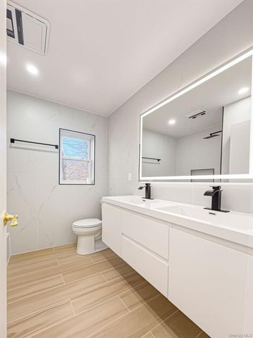 16 SUNSET Drive, Huntington, NY 11743