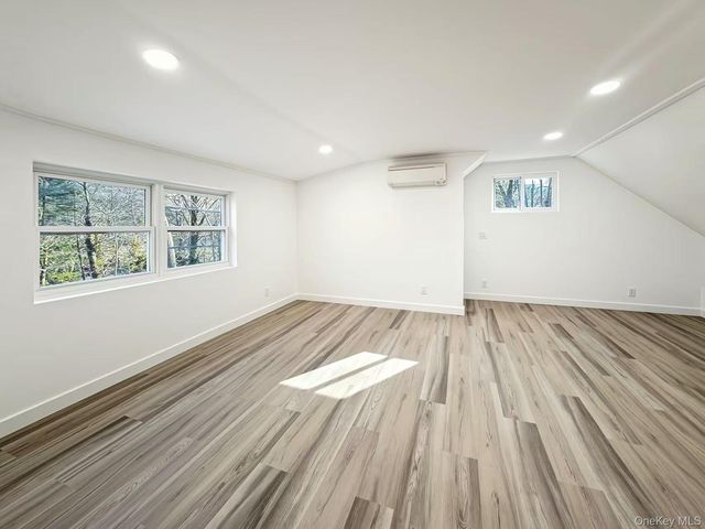 16 SUNSET Drive, Huntington, NY 11743