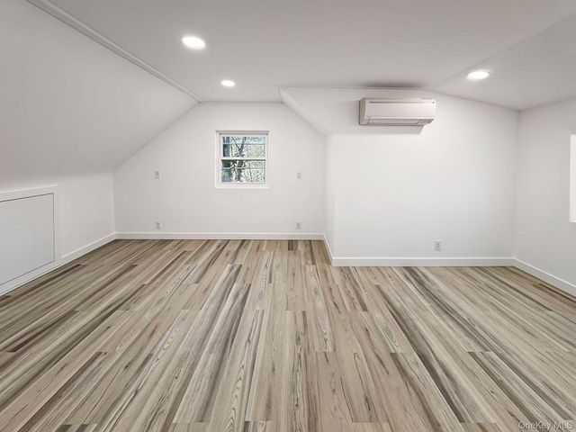 16 SUNSET Drive, Huntington, NY 11743