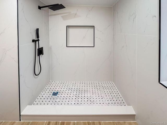 16 SUNSET Drive, Huntington, NY 11743