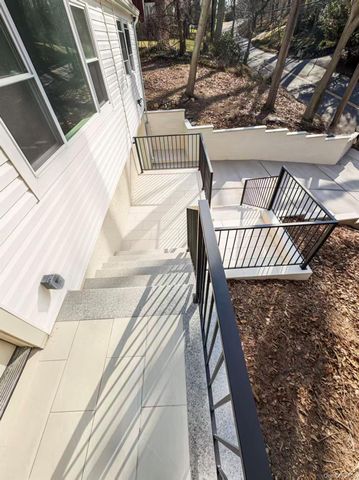 16 SUNSET Drive, Huntington, NY 11743