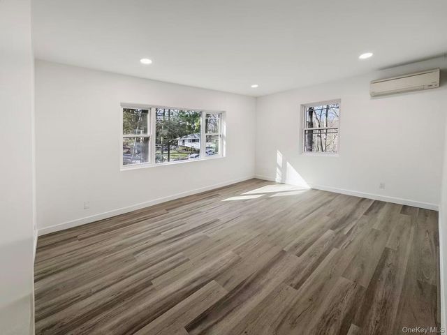 16 SUNSET Drive, Huntington, NY 11743