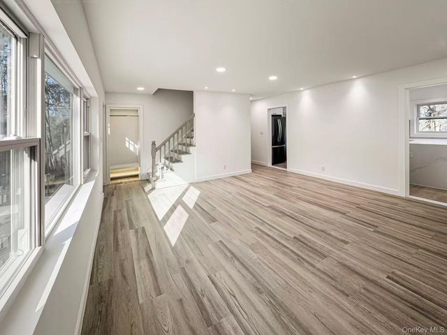 16 SUNSET Drive, Huntington, NY 11743