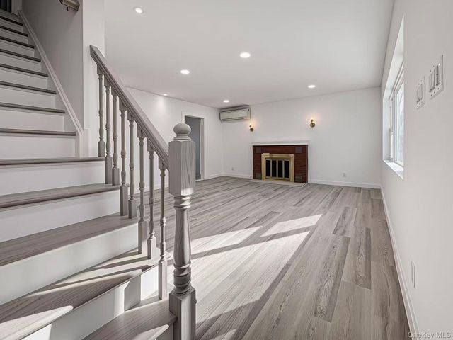 16 SUNSET Drive, Huntington, NY 11743