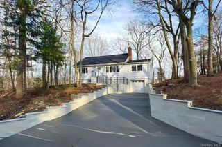 16 SUNSET Drive, Huntington, NY 11743