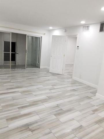 2990 NE 16th Ave 105, Oakland Park, FL 33334