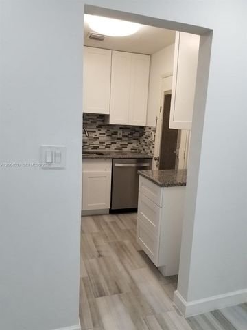 2990 NE 16th Ave 105, Oakland Park, FL 33334