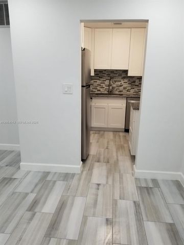 2990 NE 16th Ave 105, Oakland Park, FL 33334