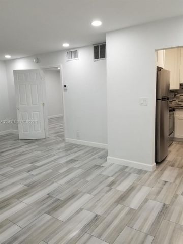 2990 NE 16th Ave 105, Oakland Park, FL 33334