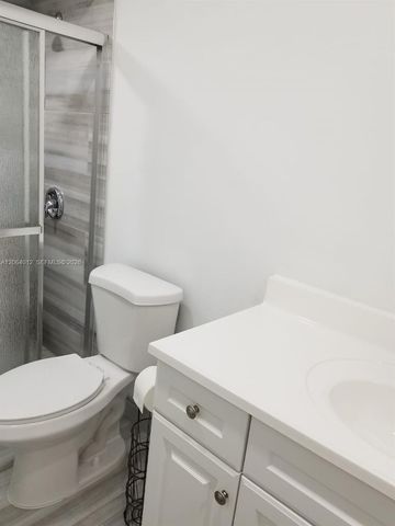 2990 NE 16th Ave 105, Oakland Park, FL 33334