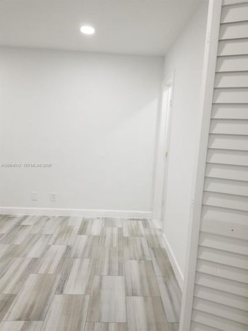 2990 NE 16th Ave 105, Oakland Park, FL 33334