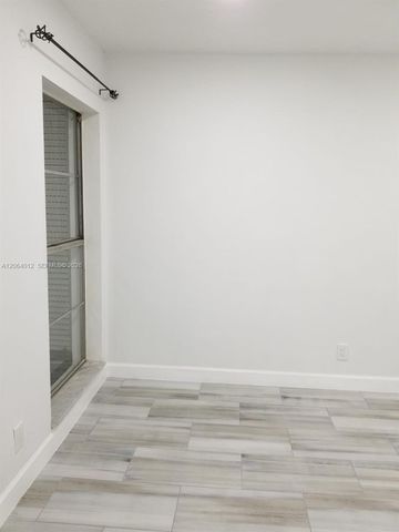 2990 NE 16th Ave 105, Oakland Park, FL 33334