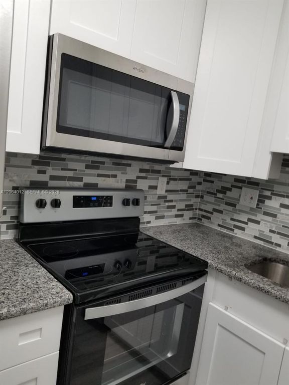 2990 NE 16th Ave 105, Oakland Park, FL 33334