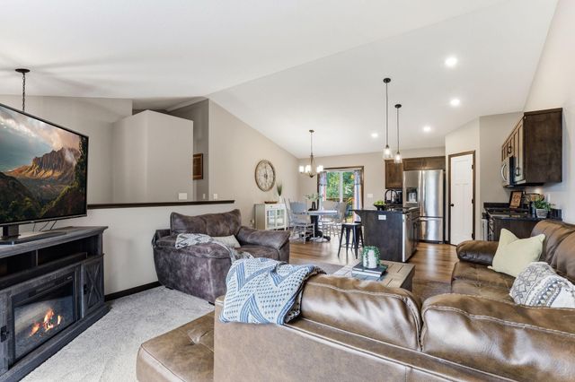 1522 35th Avenue SW, Cambridge, MN 55008
