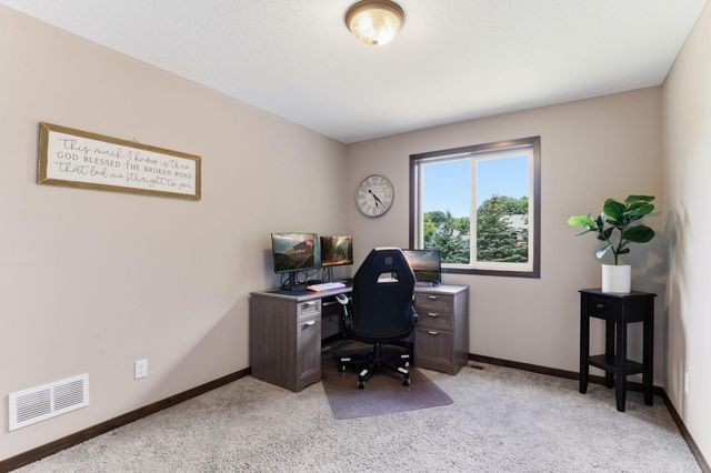 1522 35th Avenue SW, Cambridge, MN 55008