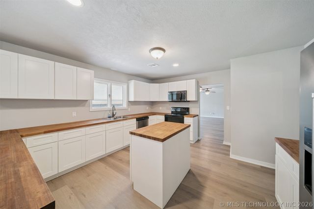 215 S Elliott Street, Pryor, OK 74361