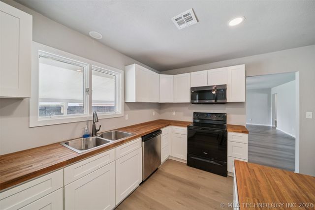 215 S Elliott Street, Pryor, OK 74361