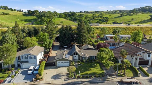 1035 Easy Street, Morgan Hill, CA 95037