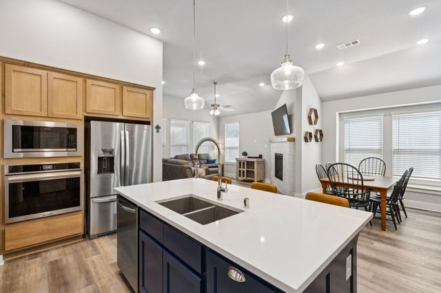 1925 Pelham Drive, Aubrey, TX 76227