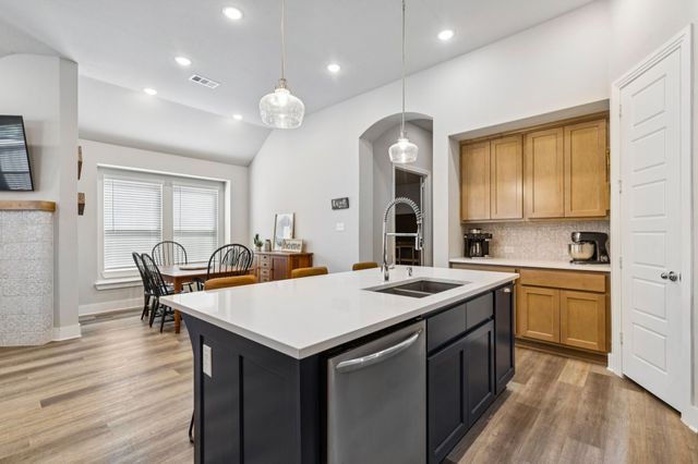 1925 Pelham Drive, Aubrey, TX 76227