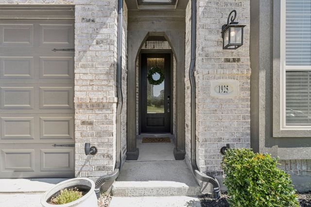 1925 Pelham Drive, Aubrey, TX 76227