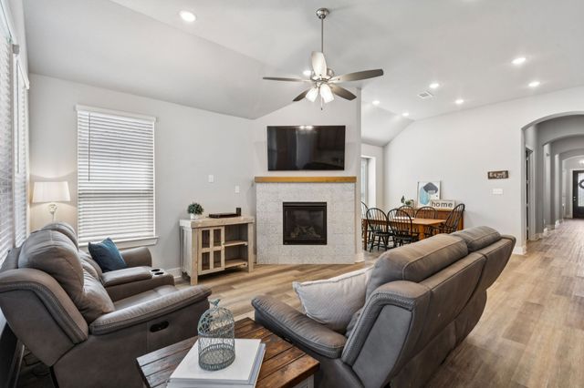 1925 Pelham Drive, Aubrey, TX 76227