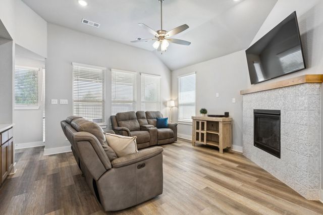 1925 Pelham Drive, Aubrey, TX 76227