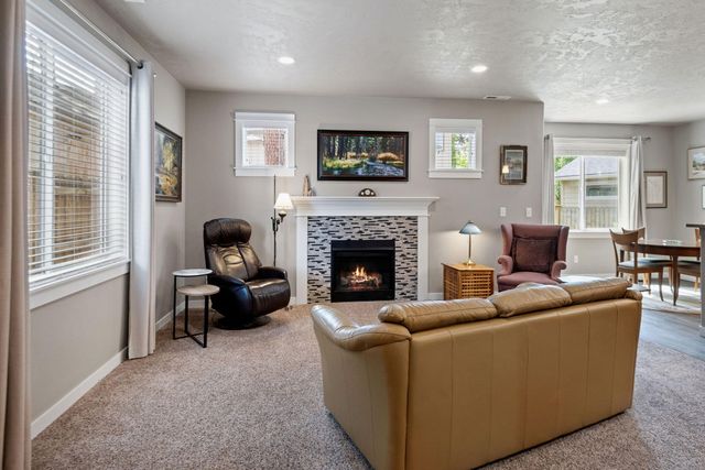 715 N Brooks Camp Road, Sisters, OR 97759
