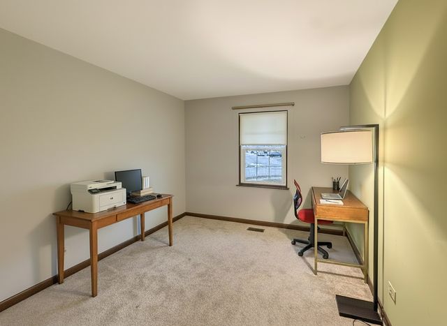 1206 Ballantrae Place B, Mundelein, IL 60060