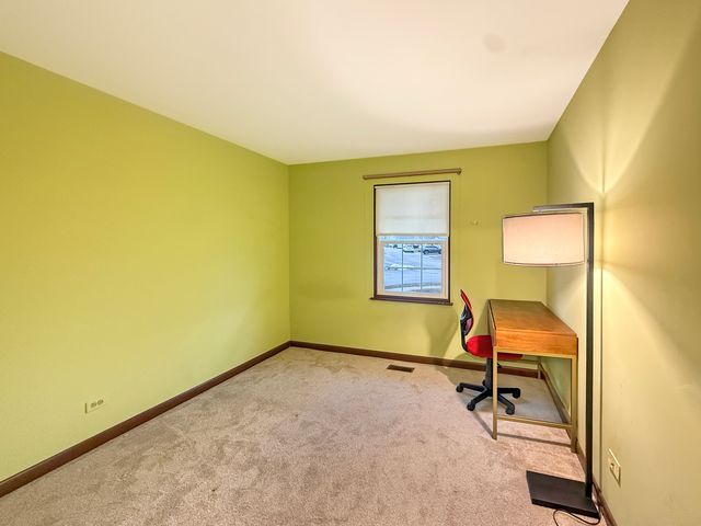 1206 Ballantrae Place B, Mundelein, IL 60060