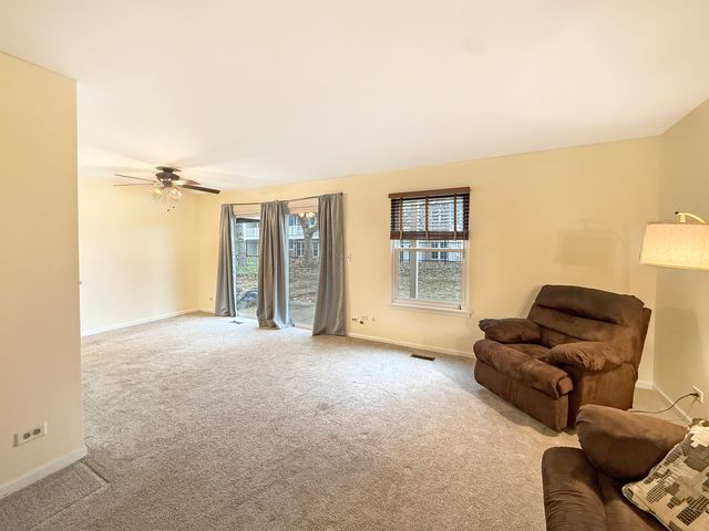 1206 Ballantrae Place B, Mundelein, IL 60060