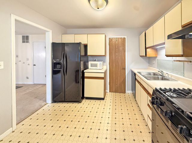 1206 Ballantrae Place B, Mundelein, IL 60060