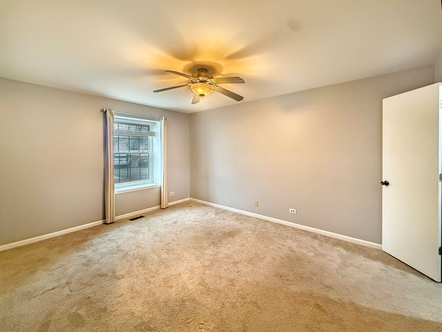 1206 Ballantrae Place B, Mundelein, IL 60060