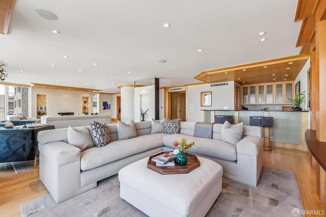 1150 Sacramento Street 701, San Francisco, CA 94108