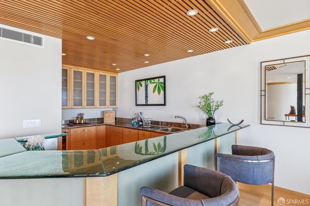 1150 Sacramento Street 701, San Francisco, CA 94108