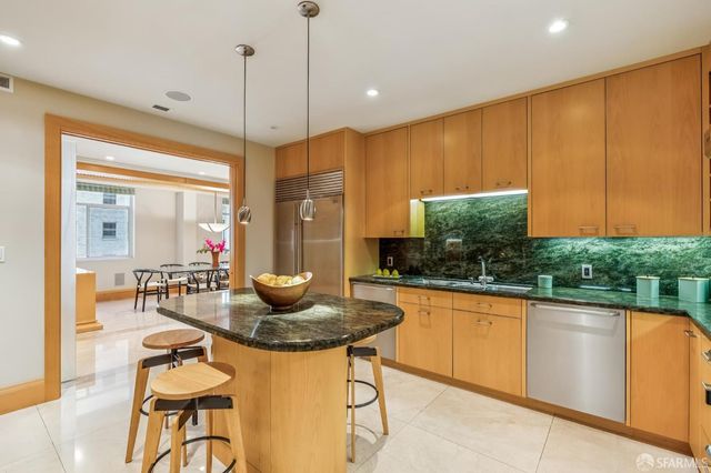 1150 Sacramento Street 701, San Francisco, CA 94108