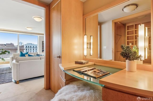 1150 Sacramento Street 701, San Francisco, CA 94108