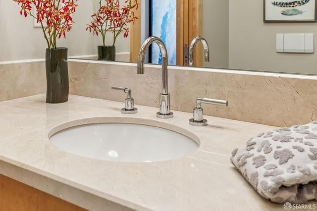 1150 Sacramento Street 701, San Francisco, CA 94108