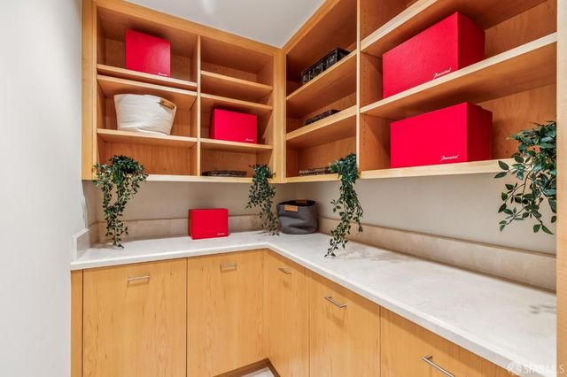 1150 Sacramento Street 701, San Francisco, CA 94108