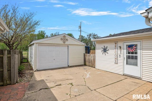 1705 FAIRFIELD Drive, Springfield, IL 62702