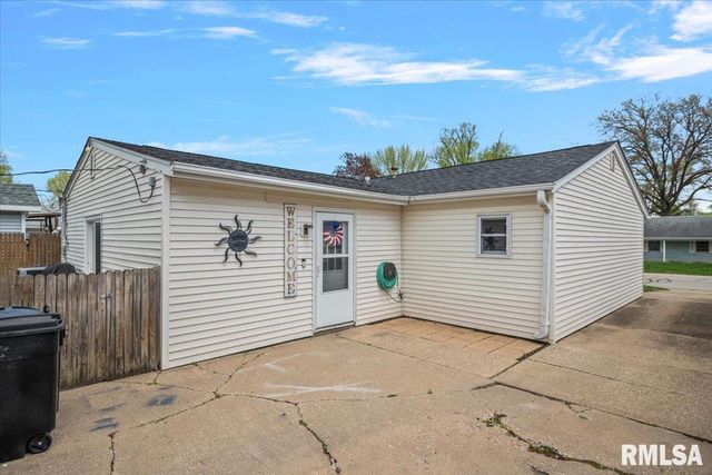 1705 FAIRFIELD Drive, Springfield, IL 62702