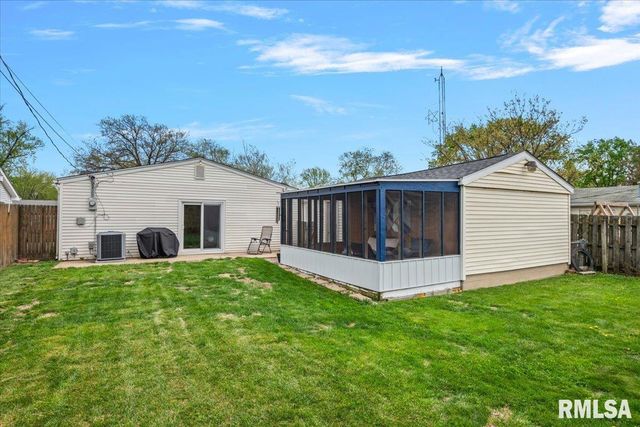 1705 FAIRFIELD Drive, Springfield, IL 62702