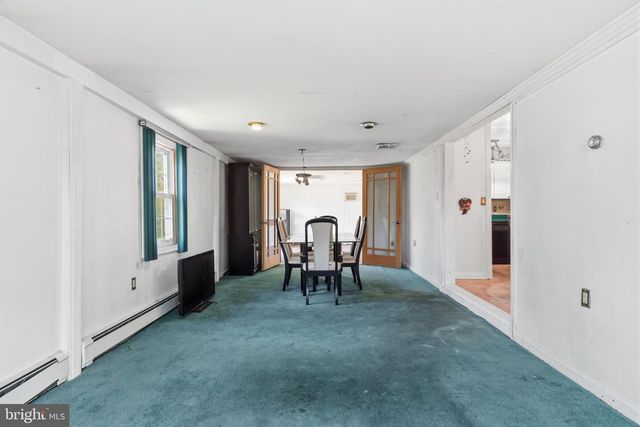21 IRIS RD, Levittown, PA 19057